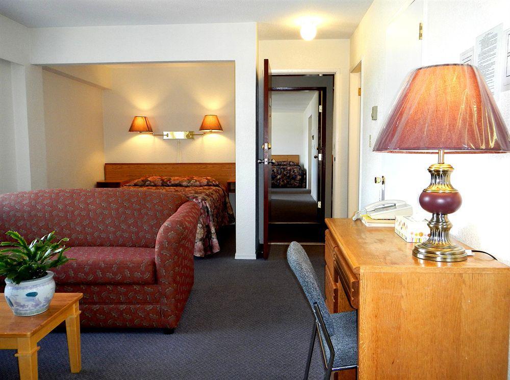 Mayfair Motel 2*